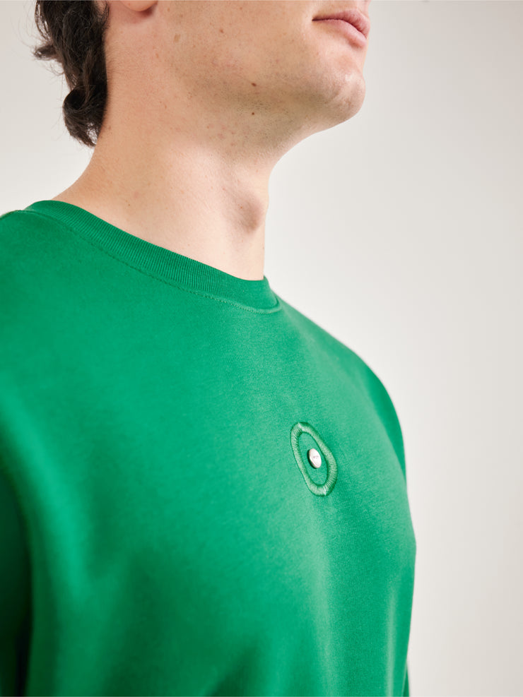 sweat en coton organique biologique vert avec nacre et broderie sur le buste